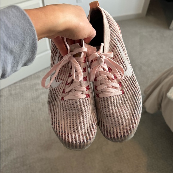 Women’s pink Nike tennis shoes - Picture 2 of 2